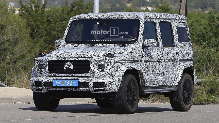 مرسيدس جي كلاس 2018 القادمة تنكشف مصابيحها الأمامية أثناء اختبارها