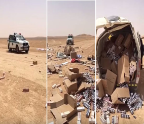 “فيديو” شاهد حادث انقلاب على أحد خطوط السفر بالمملكة يتسبب في تطاير آلاف علب السجائر