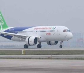 بوينغ وإيرباص تنقلان صراعهما إلى معرض باريس للطيران في منافسة حادة