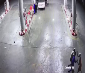 “فيديو” شاهد الجهات الأمنية تطيح بلصوص ظهروا في هذا المقطع في إحدى محطات الوقود