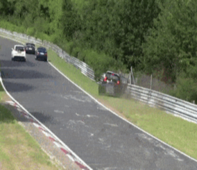 “فيديو” شاهد بي ام دبليو  130i تتعرض لحادث في نوربورغرينغ BMW 130i