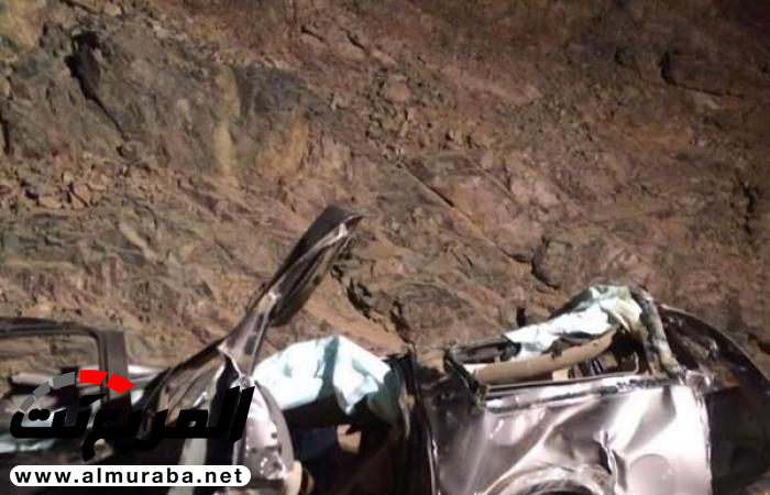 6 أشخاص من عائلة واحدة يلقون مصرعهم إثر انقلاب مروع لمركبتهم على طريق ينبع القديم 6 أشخاص من عائلة واحدة يلقون مصرعهم إثر انقلاب مروع لمركبتهم على طريق ينبع القديم 1