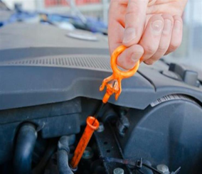 تعرف على الطريقة الصحيحة لفحص مستوى زيت المحرك