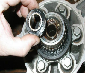 “فيديو” شاهد طريقة تشحيم رمان بلي الاطارات