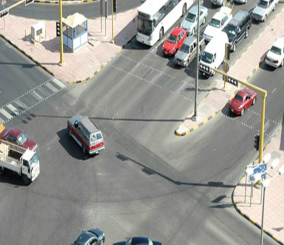 المرور يوضح الجدل القائم حول مخالفة الالتفاف يمينا والاشارة حمراء