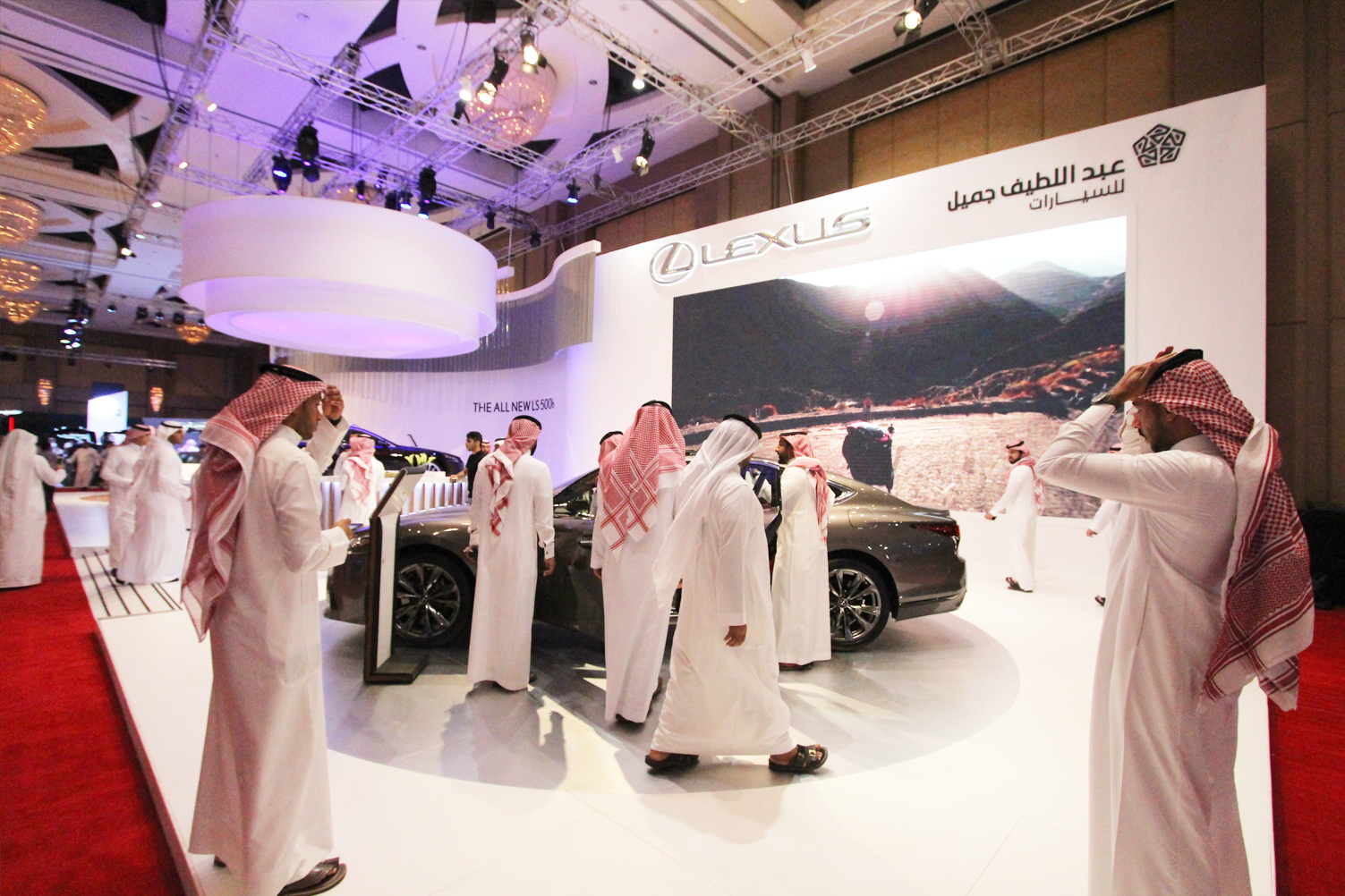 لكزس LS 500 تبهر عشاق الفخامة في معرض السيارات الفاخرة في الرياض لكزس LS 500 تبهر عشاق الفخامة في معرض السيارات الفاخرة في الرياض 2