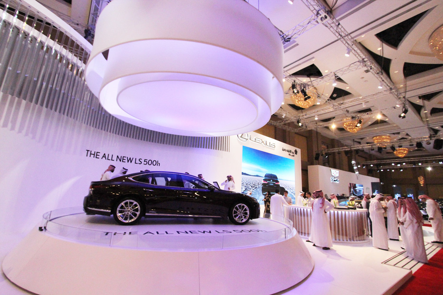 لكزس LS 500 تبهر عشاق الفخامة في معرض السيارات الفاخرة في الرياض لكزس LS 500 تبهر عشاق الفخامة في معرض السيارات الفاخرة في الرياض 17