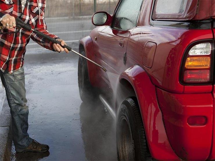 من الضروري إزالة الأوساخ عن السيارة قبل زيارة محطة الغسل الآلي والسبب!