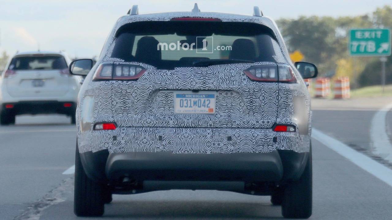 جيب شيروكي 2018 الشكل الجديد تظهر أثناء اختبارها جيب شيروكي 2018 الشكل الجديد تظهر أثناء اختبارها 5