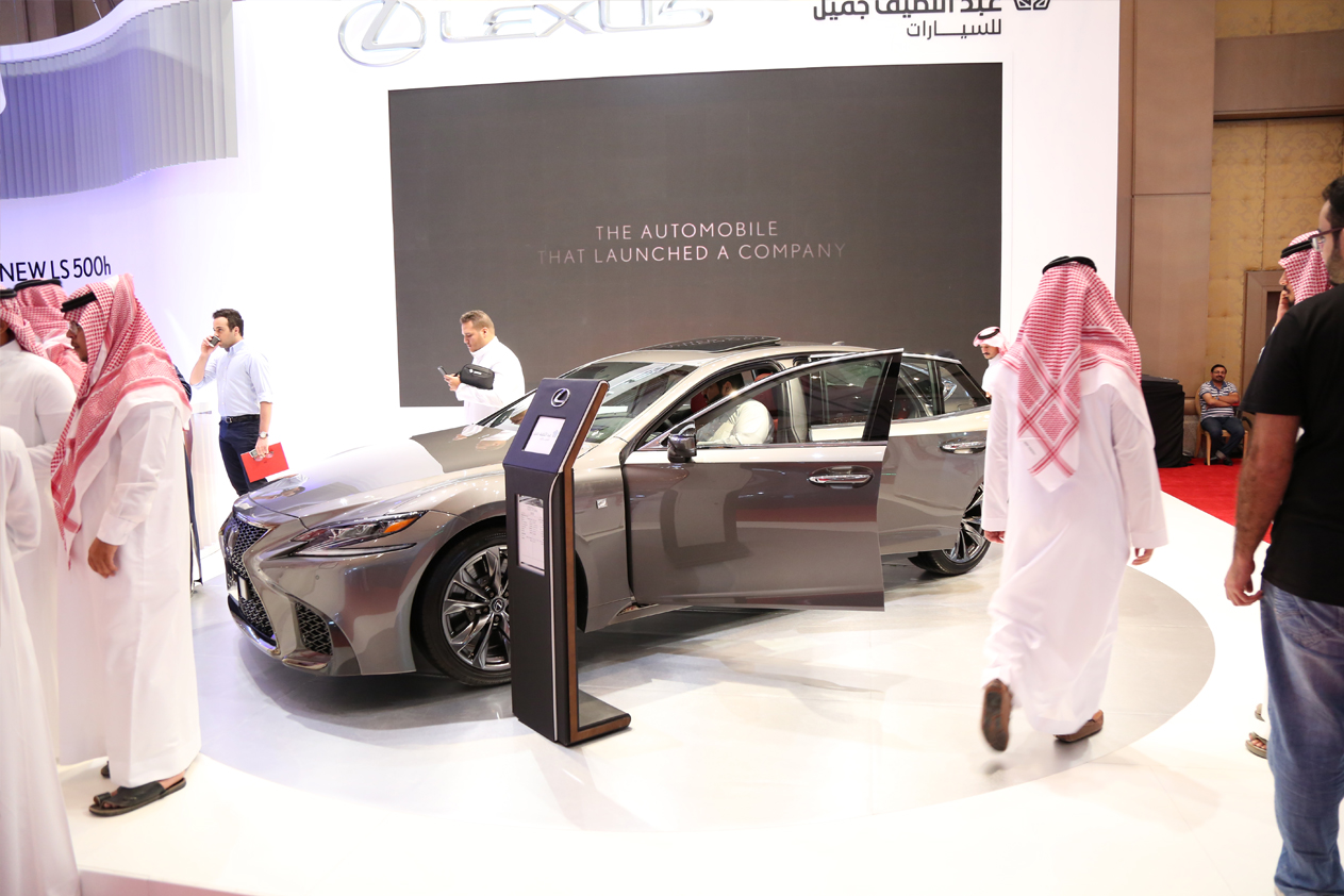 لكزس LS 500 تبهر عشاق الفخامة في معرض السيارات الفاخرة في الرياض لكزس LS 500 تبهر عشاق الفخامة في معرض السيارات الفاخرة في الرياض 6