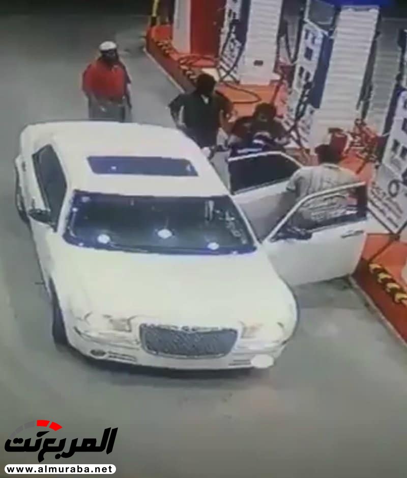 الإطاحة بـ خاطفي عامل محطة الوقود وتكشف عن جنسياتهم الإطاحة بـ خاطفي عامل محطة الوقود وتكشف عن جنسياتهم 1