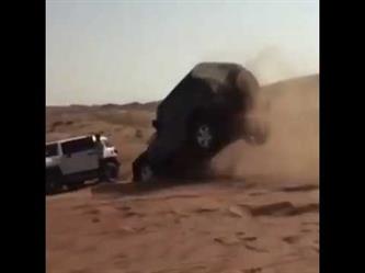 “فيديو” شاهد شابا يستعرض مهاراته في القيادة بطريقة متهورة
