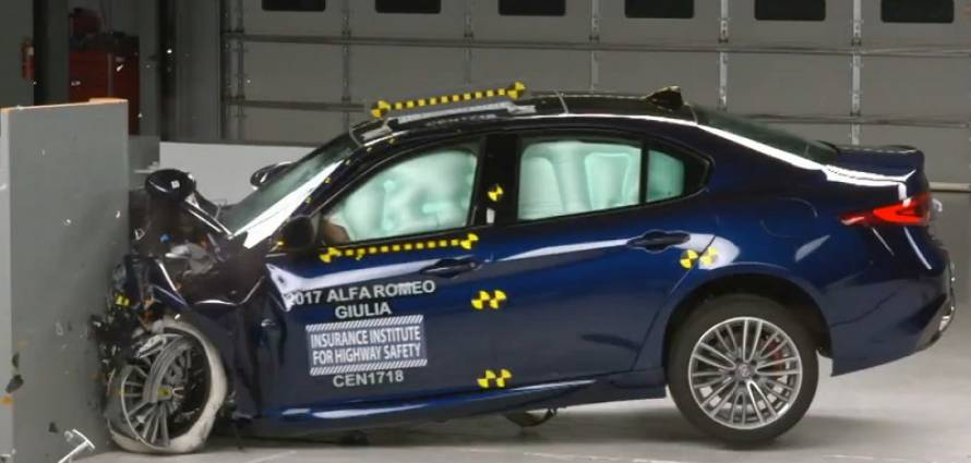 "فيديو" شاهد اختبار تصادم الفا روميو جوليا 2017 على سرعة 40 ميل/س 5