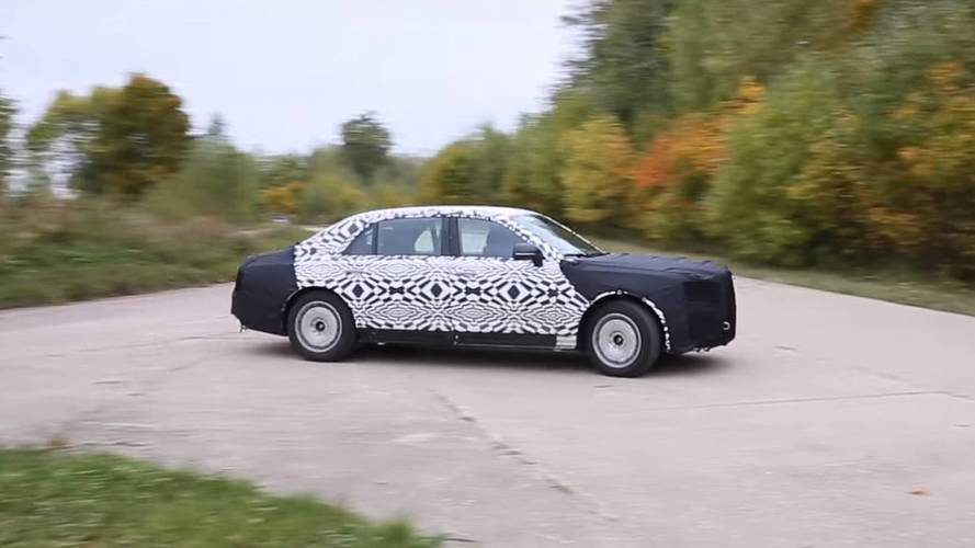 ليموزين فاخرة جديدة لمسؤولي روسيا تظهر أثناء اختبارها “فيديو”