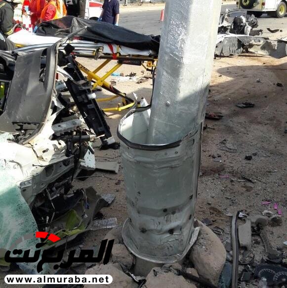 "بالصور" حادث اصطدام بعمود إنارة يشطر مركبة ويقتل قائدها بالرس "بالصور" حادث اصطدام بعمود إنارة يشطر مركبة ويقتل قائدها بالرس 2
