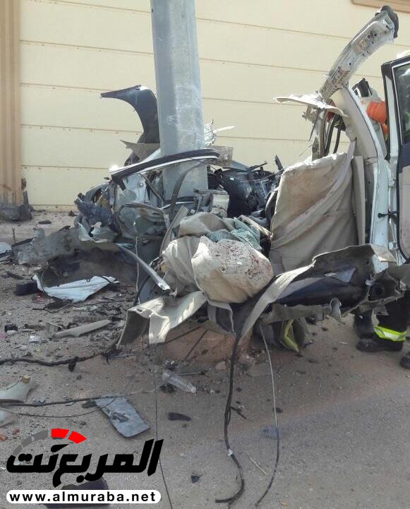 "بالصور" حادث اصطدام بعمود إنارة يشطر مركبة ويقتل قائدها بالرس "بالصور" حادث اصطدام بعمود إنارة يشطر مركبة ويقتل قائدها بالرس 3