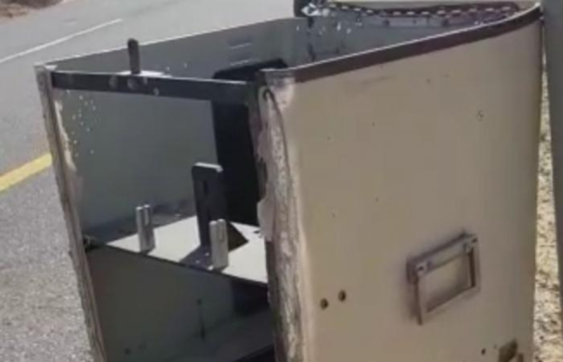 “بالفيديو” شاهد مجهولون ينتزعون كاميرات ساهر بطريق مكة