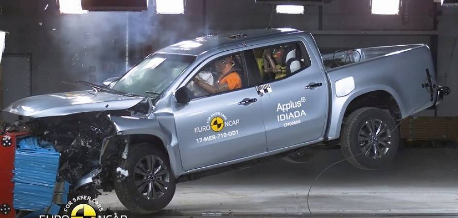 “بالفيديو” شاهد اختبار تصادم مرسيدس X-Class