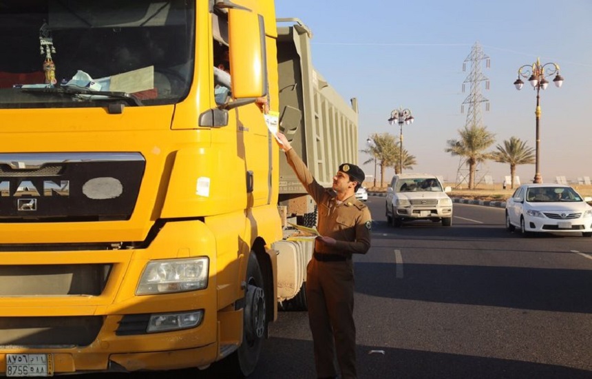التزامات سائقي الشاحنات والمعدات الثقيلة على الطرق: قواعد أساسية لضمان السلامة للجميع التزامات سائقي الشاحنات والمعدات الثقيلة على الطرق