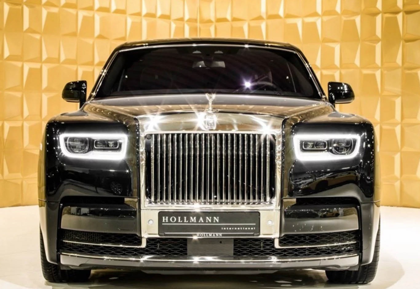“بالصور” بإمكانك الآن شراء رولز رويس فانتوم 2018 مستعملة
