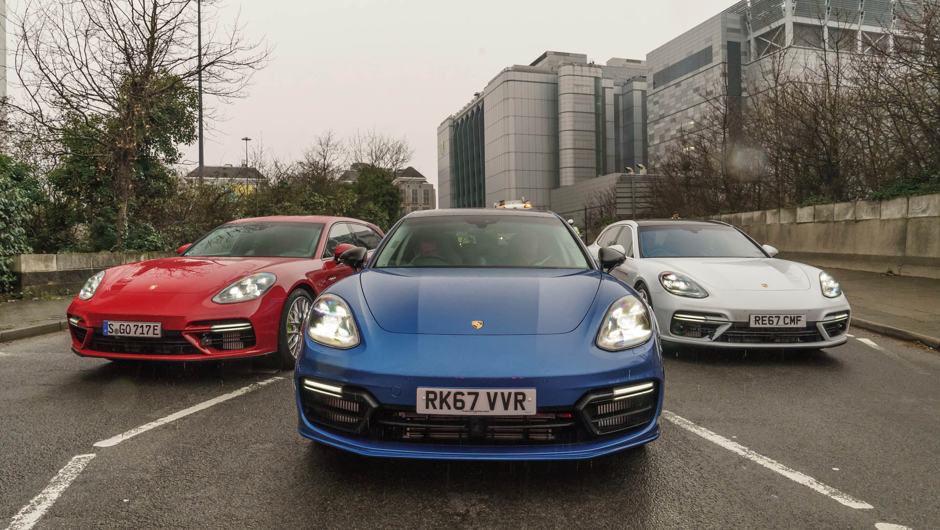 “بالصور” بورش باناميرا سبورت توريزمو تنقل ذهب بقيمة 52 مليون ريال في لندن