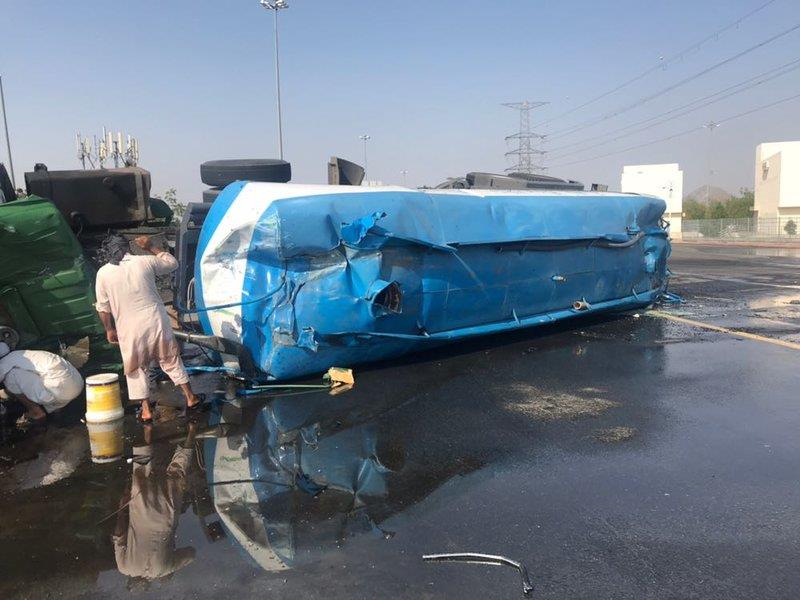21 إصابة عقب تصادم حافلة وشاحنة بطريق الرياض - الطائف 10