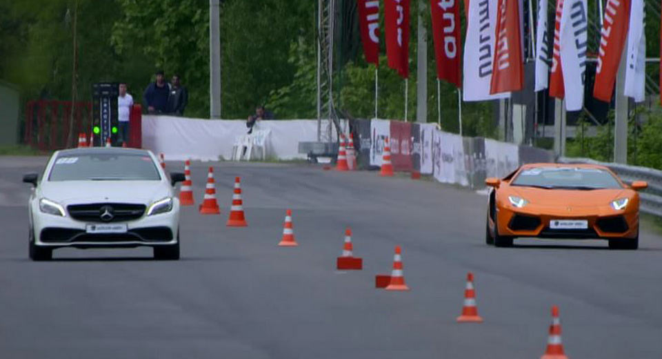 “بالفيديو” شاهد تسارع بين كل من لامبورجيني أفينتادور ومرسيدس بنز E55 ومرسيدس بنز CLS63