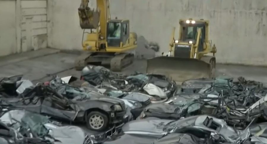 “بالفيديو والصور” الرئيس الفلبيني يأمر بتدمير سيارات مهربة بينها كورفيت وبورش وبي إم دبليو وجاكوار