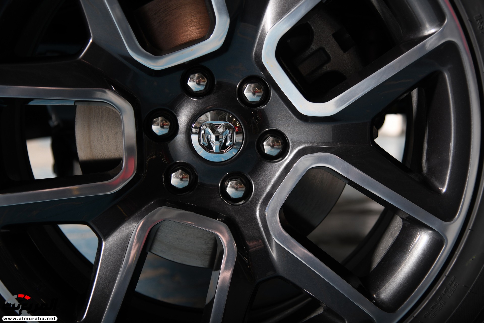 رام 1500 سبورت 2019 تكشف نفسها بشكل جريء 28