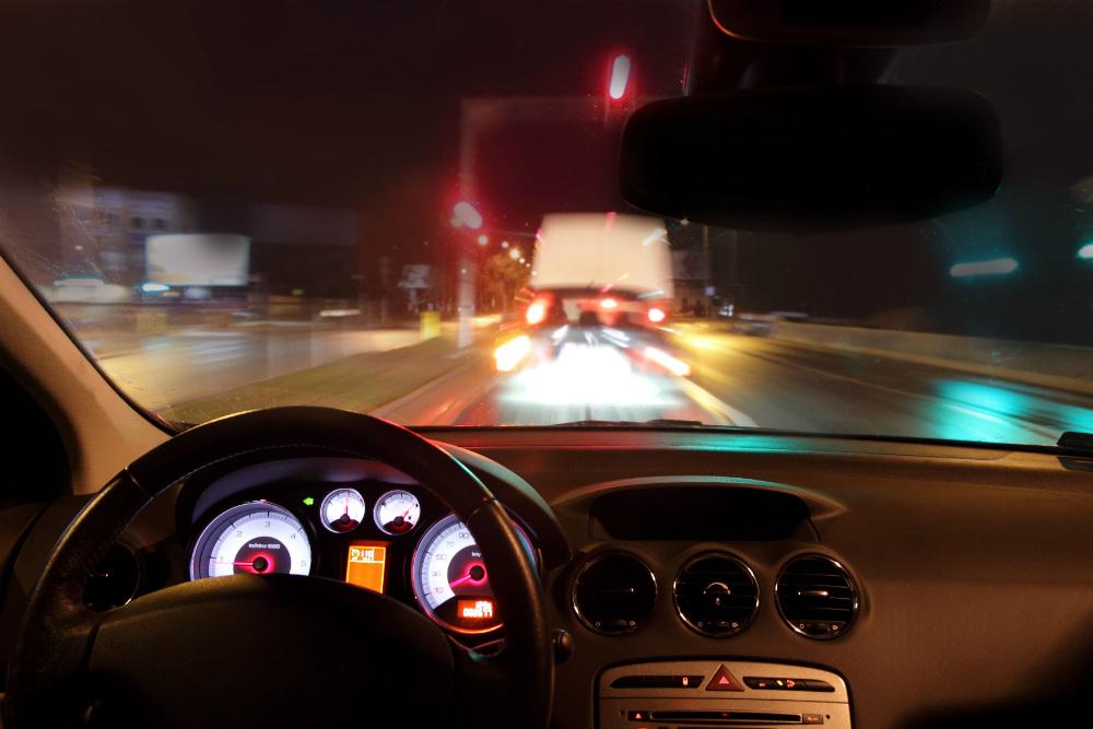 بهذه الإرشادات تجعل قيادة سيارتك في ساعات الليل أكثر أمانًا