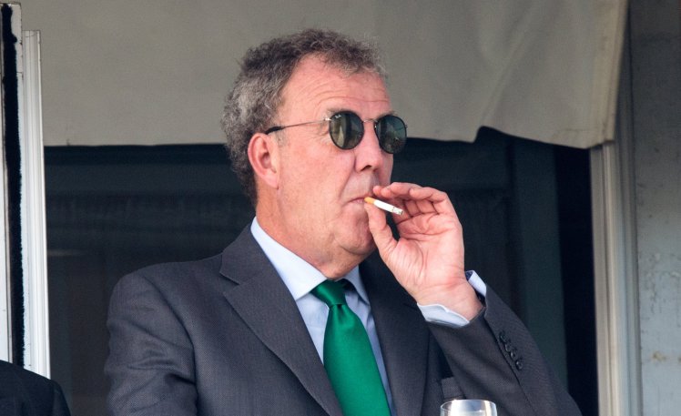 جيريمي كلاركسون يسبّ صحيفة ديلي ميل بعد شائعات إلغاء “ذا جراند تور”