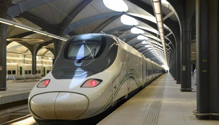 "بالصور" قبيل موعد الانطلاق قطار الحرمين يجري رحلاته التجريبية 12