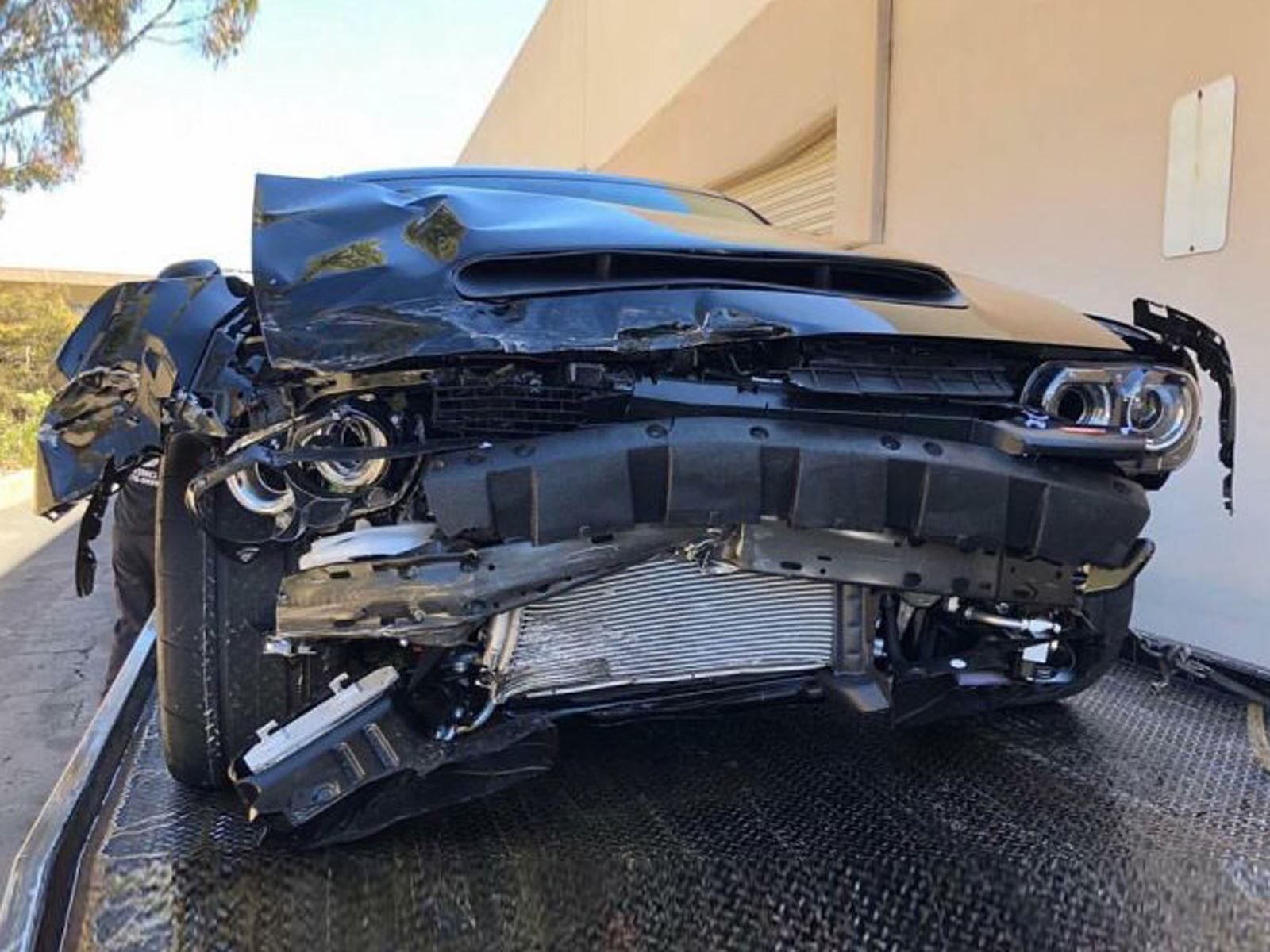 دودج تشالنجر الشيطان تتحول إلى خردة بعد حادث متهور