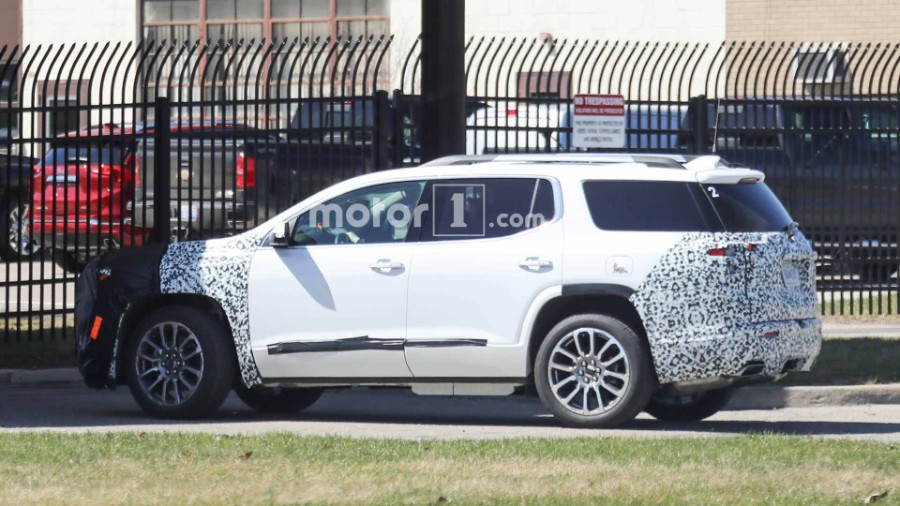 جمس أكاديا 2020 تظهر بالشكل الجديدة لأول مرة أثناء اختبارها 13