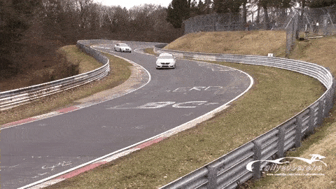 “بالفيديو” شاهد سائق سيارة بي إم دبليو M3 يفقد السيطرة على حلبة نوربورغرينغ