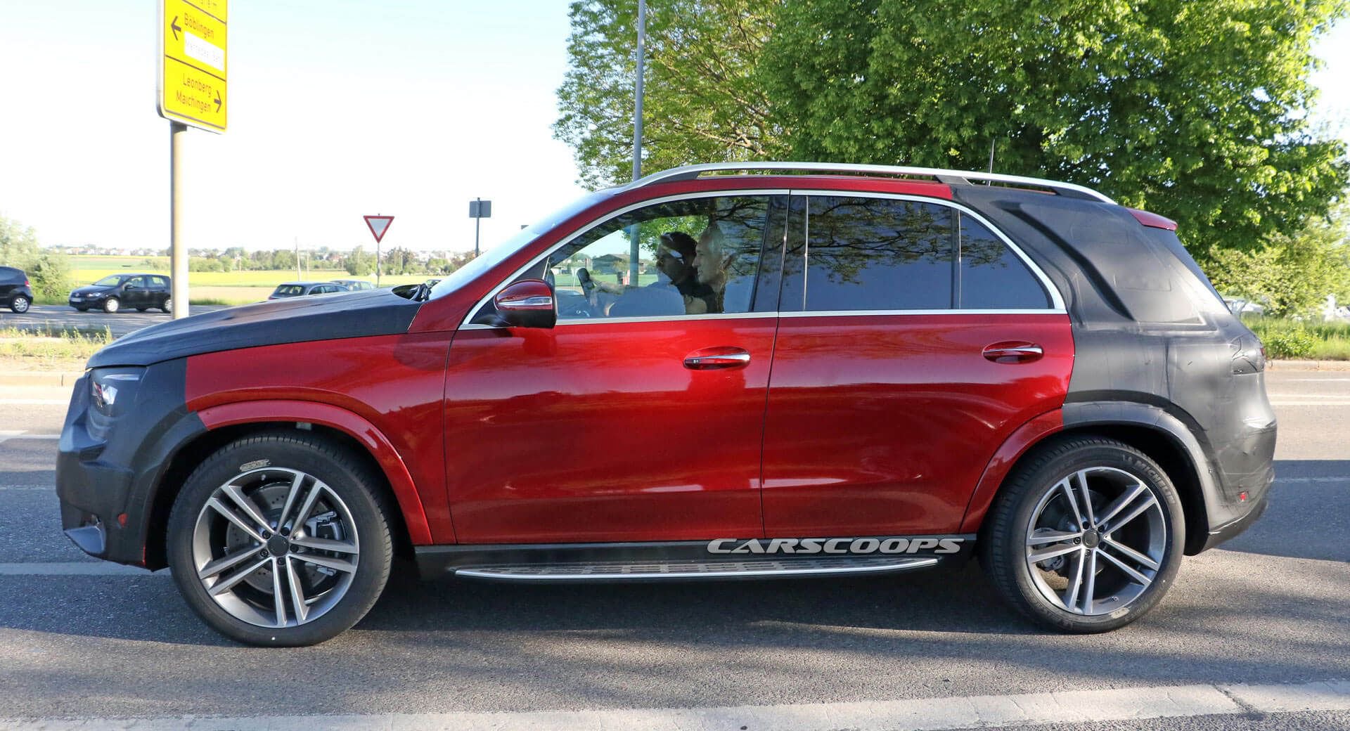 مرسيدس GLE الجيل القادم 2019 تنكشف خارجيتها في صور تجسسية