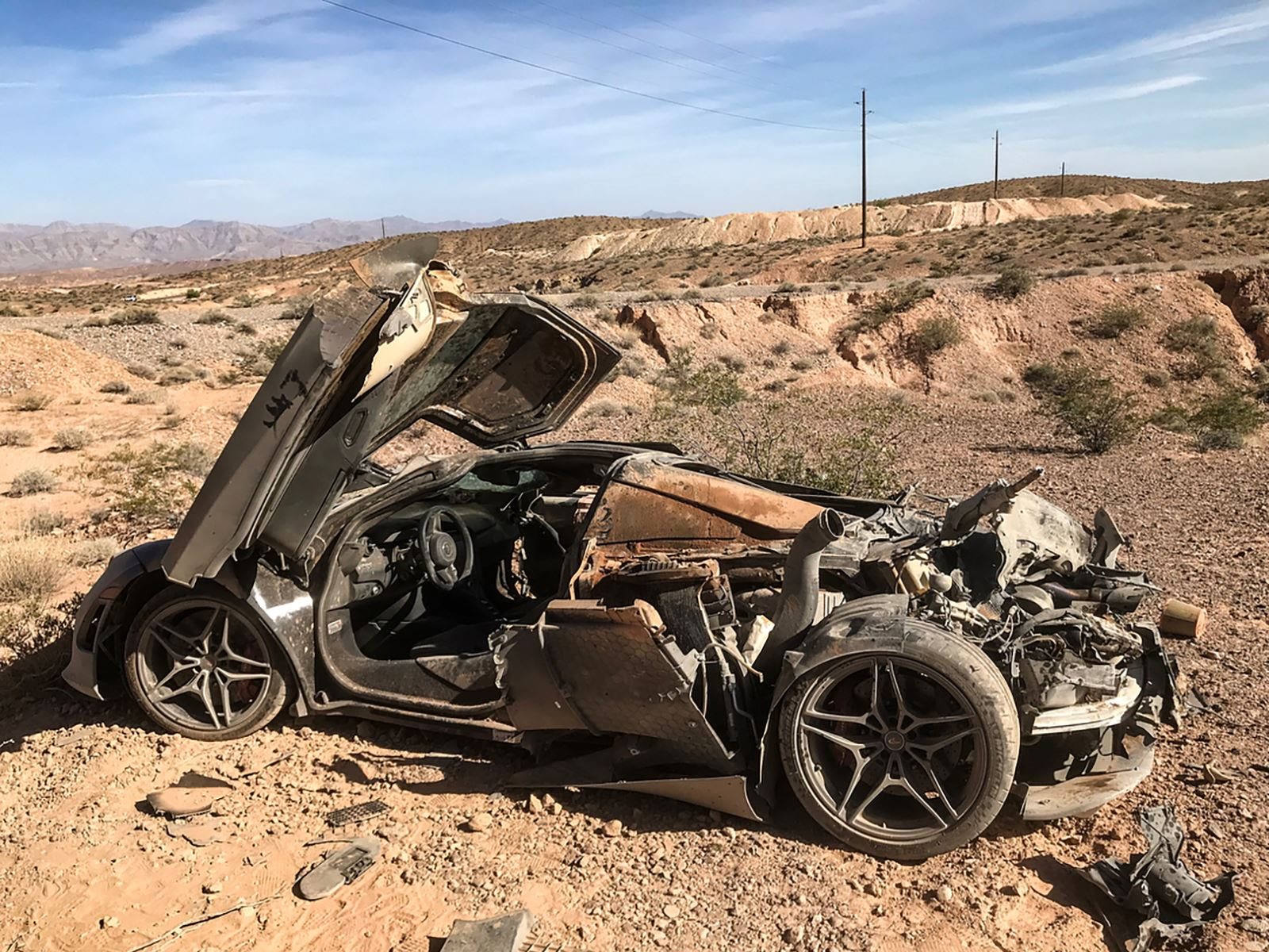 “بالصور” هذا ما تحولت إليه مكلارين 720S بعد تورطها في حادث مفجع