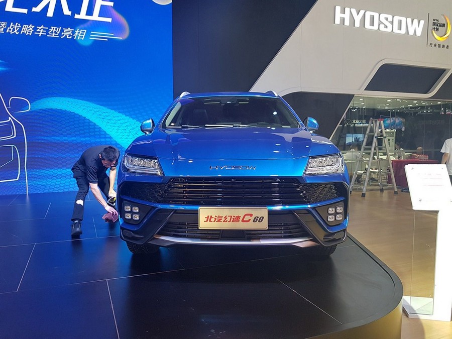 لامبورجيني أوروس التقليد الصيني تظهر على أرض الواقع 1