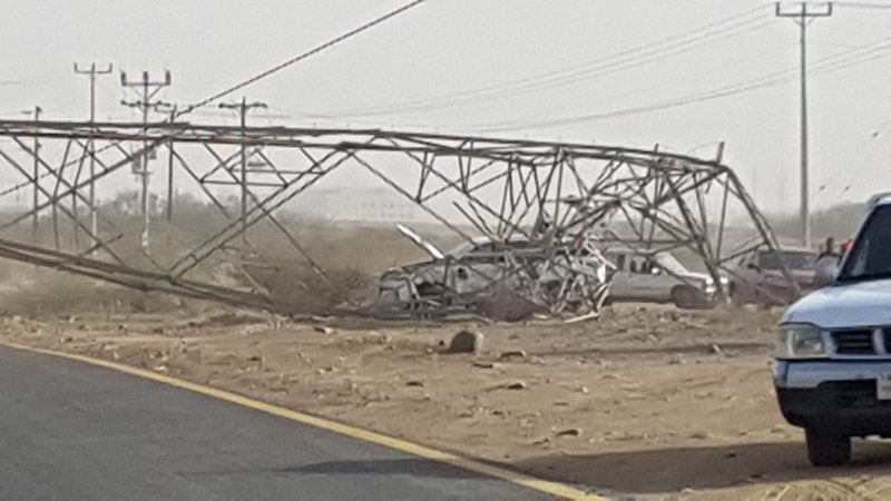 "بالصور" تصادم يسقط برج للكهرباء في محافظة القنفدة 1