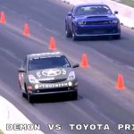 "بالفيديو" دودج تشالنجر الشيطان تسابق تويوتا بريوس هيلكات مع قوة 1,000 حصان "بالفيديو" دودج تشالنجر الشيطان تسابق تويوتا بريوس هيلكات مع قوة 1,000 حصان 2