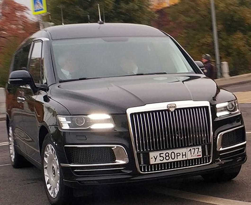 ميني فان الرئيس بوتين تظهر لأول مرة بالقرب من قصر الكرملين ميني فان الرئيس بوتين تظهر لأول مرة بالقرب من قصر الكرملين 3