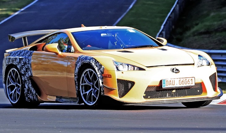 لماذا ظهرت لكزس LFA بشكل مفاجئ أثناء اختبارها على حلبة نوربورجرينج؟