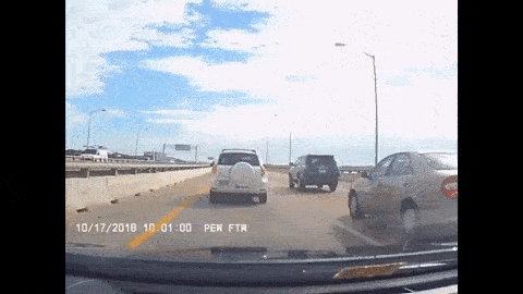 "بالفيديو" حادث عنيف بين تويوتا كامري وسيارة SUV، من المخطيء؟ "بالفيديو" حادث عنيف بين تويوتا كامري وسيارة SUV، من المخطيء؟ 11