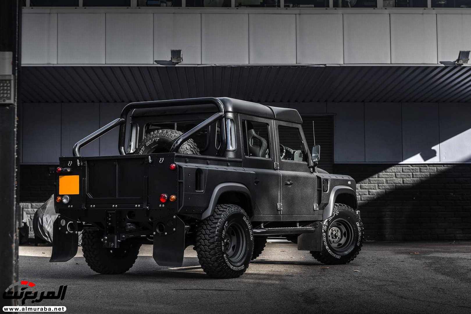 لاند روفر ديفندر معدلة تتحول إلى بيك أب فخمة لاند روفر ديفندر معدلة تتحول إلى بيك أب فخمة 20