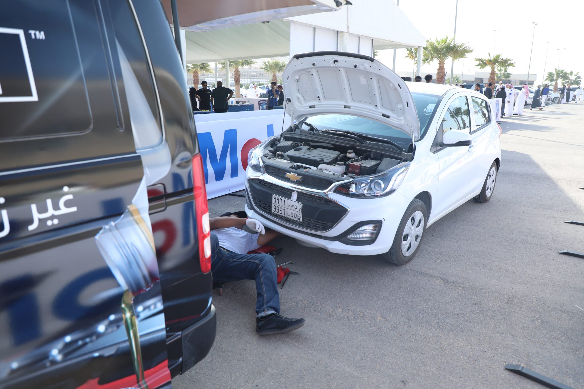 "100 صورة" فعالية جناح موبيل 1 في مبارة الهلال والنصر تجذب الجماهير قبل الديربي 50