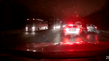 "بالفيديو" فقد السيطرة على اودي A7 يؤدي إلى حادث تصادم "بالفيديو" فقد السيطرة على اودي A7 يؤدي إلى حادث تصادم 2