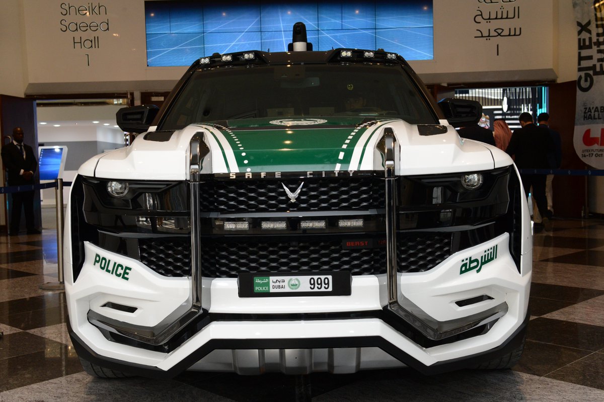 سيارات شرطة دبي الخارقة والكهربائية.. ماذا يضم الأسطول فعلاً؟ سيارات شرطة دبي الخارقة والكهربائية.. ماذا يضم الأسطول فعلاً؟ 19