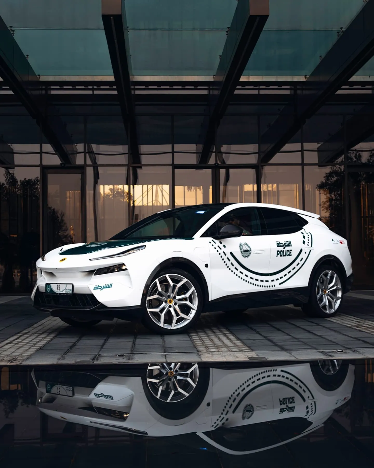 سيارات شرطة دبي الخارقة والكهربائية.. ماذا يضم الأسطول فعلاً؟ سيارات شرطة دبي الخارقة والكهربائية.. ماذا يضم الأسطول فعلاً؟ 2