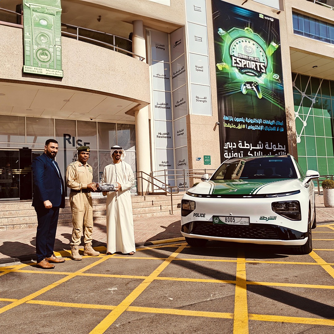 سيارات شرطة دبي الخارقة والكهربائية.. ماذا يضم الأسطول فعلاً؟ سيارات شرطة دبي الخارقة والكهربائية.. ماذا يضم الأسطول فعلاً؟ 4