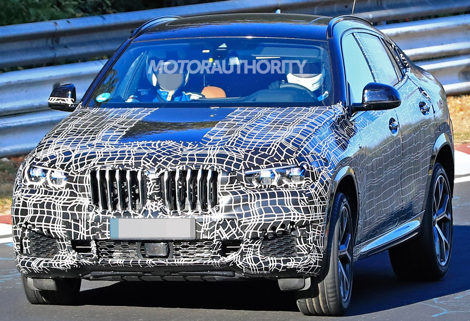 بي ام دبليو X6 2020 الجديدة كلياً تظهر من الخارج والداخل أثناء اختبارها